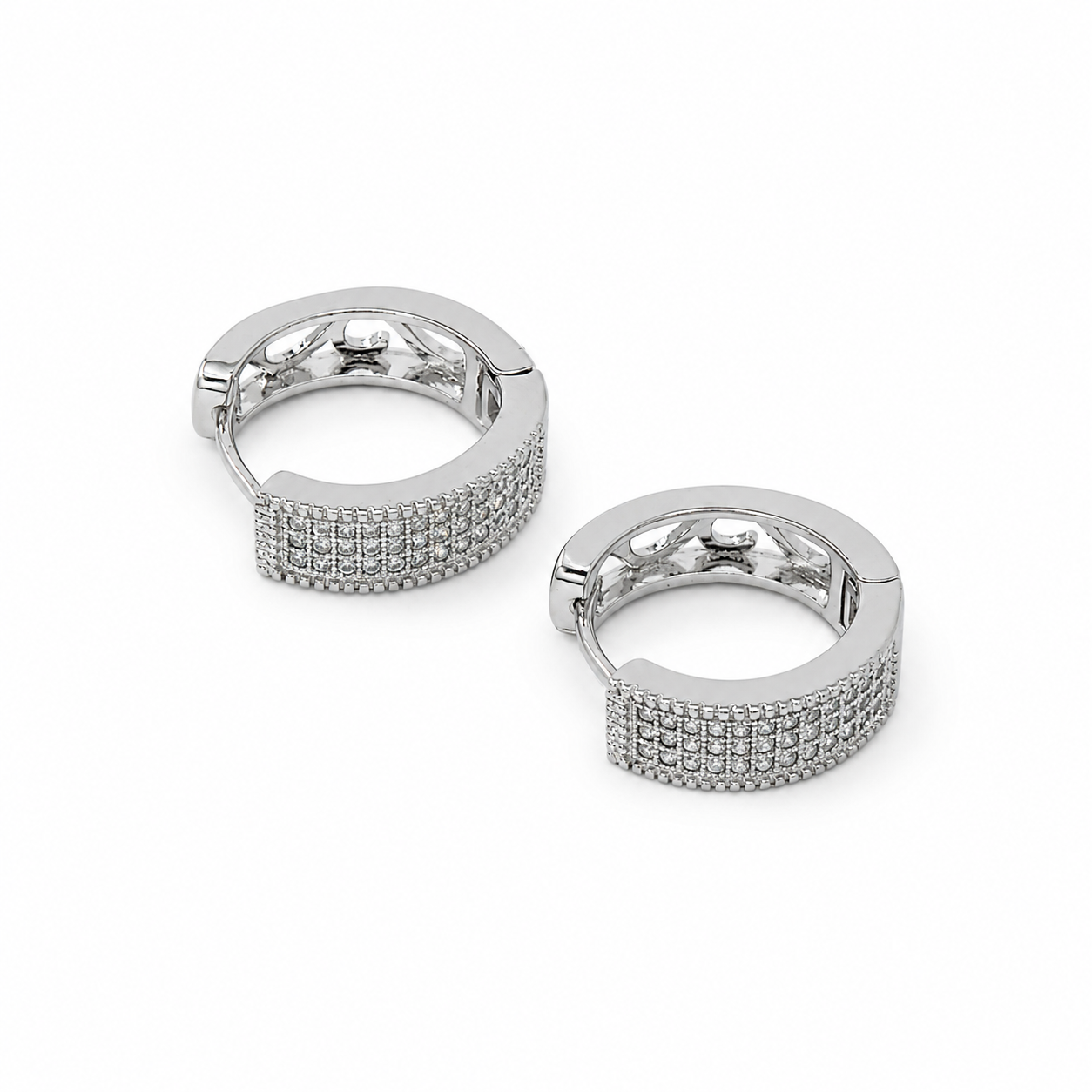 PM054 – Silver Wide Chunky Multi-Row Pavé Huggie Minđuše