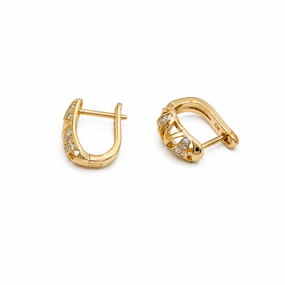 PM055G – Gold Open Lattice Chevron Huggie Minđuše