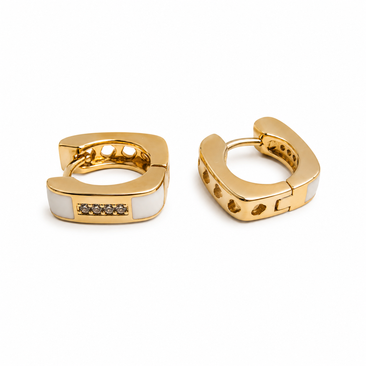 PM063G – Gold Square White Enamel CZ Huggie Minđuše