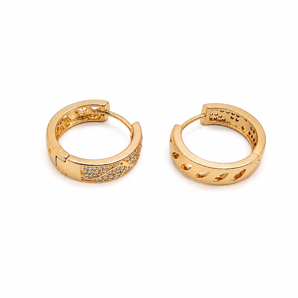 PM071G – Gold Chunky Round Pavé Huggie Minđuše