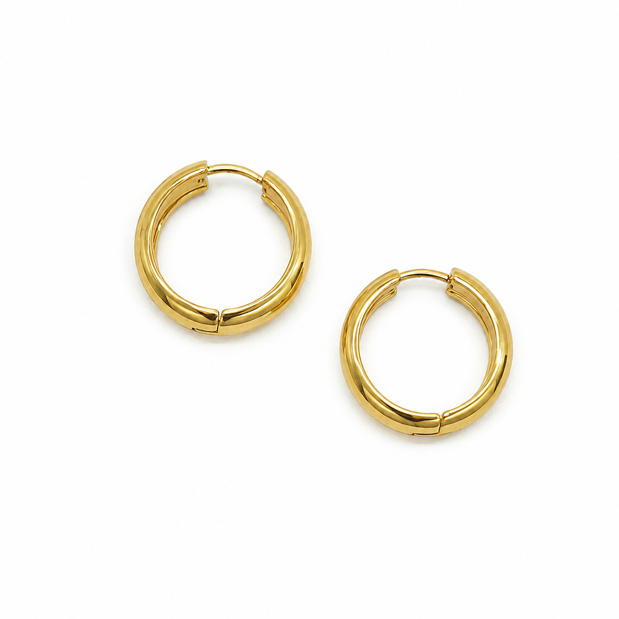 PM079G – Gold Wide Grooved Hoop Huggie Minđuše