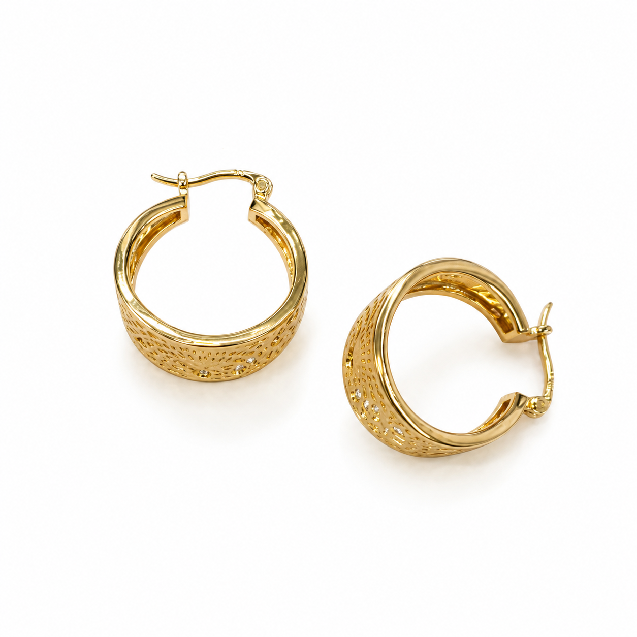 PM082G – Gold Wide Band Mandala Cutout Hoop Minđuše