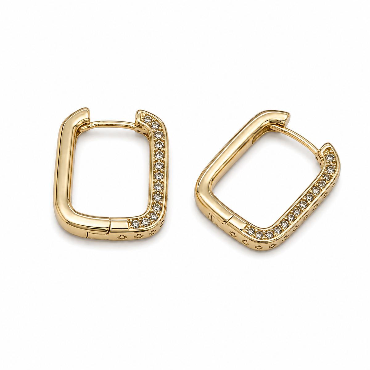 PM084G – Gold Rectangular Pavé & Star Engraved Huggie Minđuše