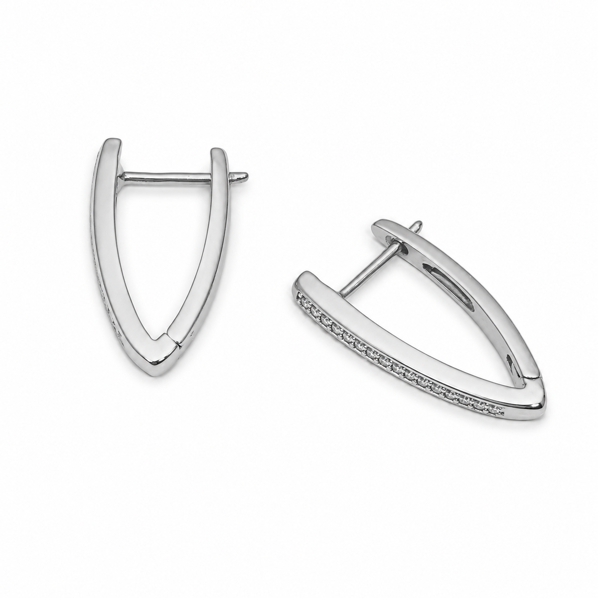 PM140 – Silver Angular Bar CZ Huggie Minđuše