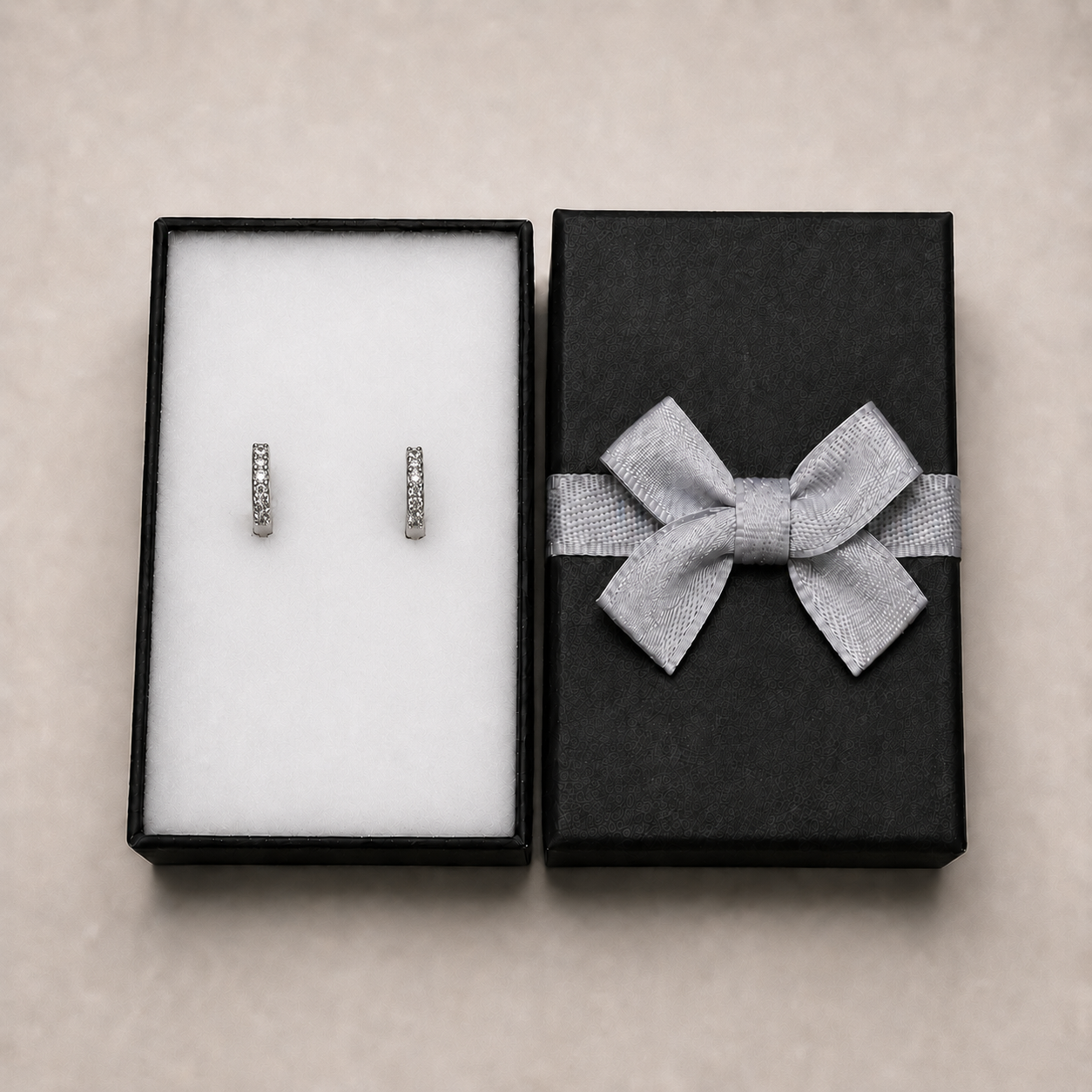 PM136 – Silver Crystal Row Mini Huggie Minđuše