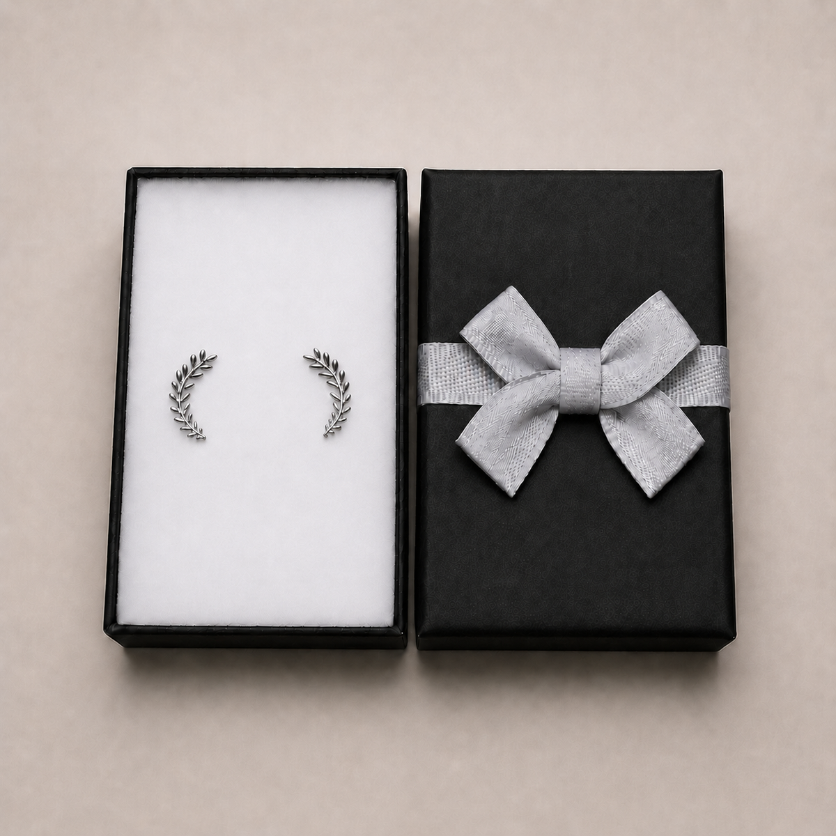 PM004 – Silver Olive Branch Huggie Minđuše