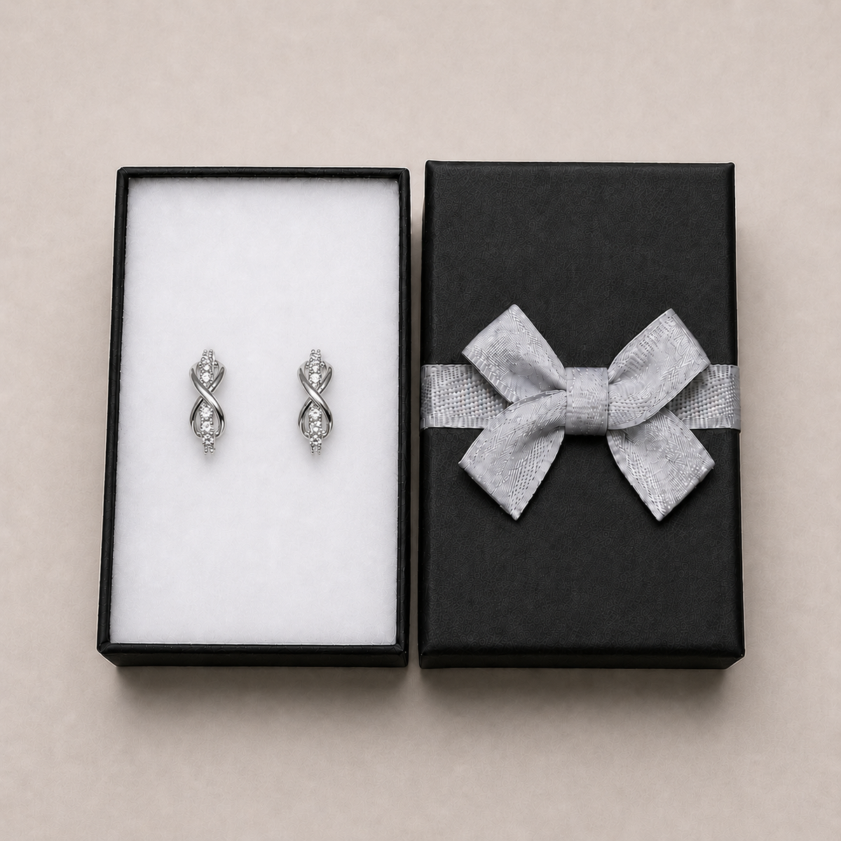 PM007 – Silver Braided Infinity Huggie Minđuše