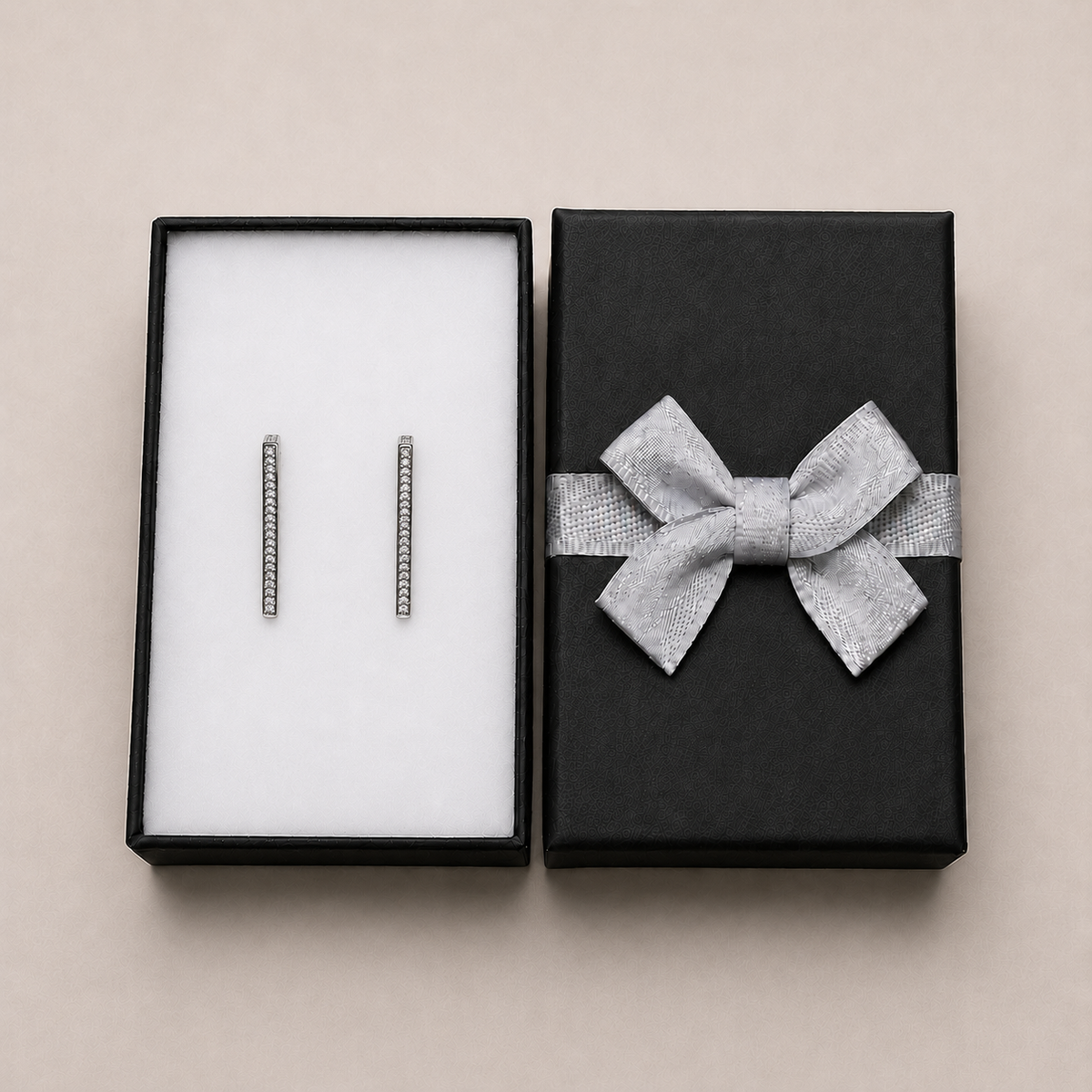 PM010 – Silver Triangle Pavé CZ Huggie Minđuše
