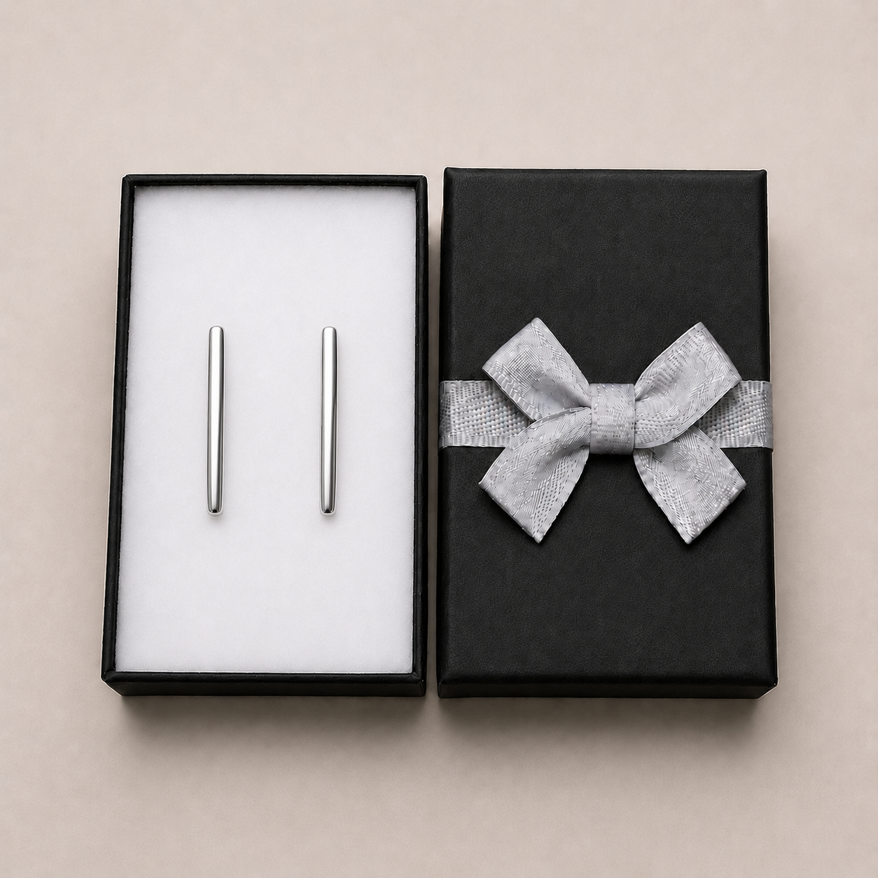 PM017 – Silver Arch Huggie Minđuše
