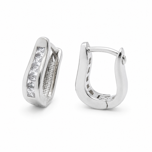 PM020 – Silver Princess Cut Channel Huggie Minđuše