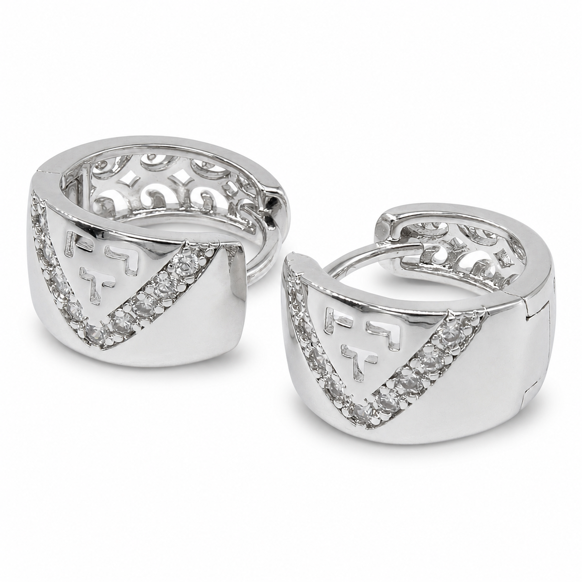 PM026 – Silver Wide CZ V-Line Greek Key Huggie Minđuše