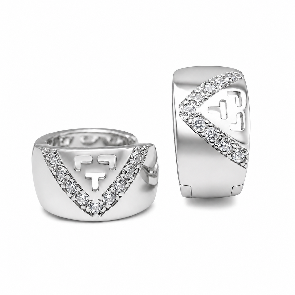 PM026 – Silver Wide CZ V-Line Greek Key Huggie Minđuše