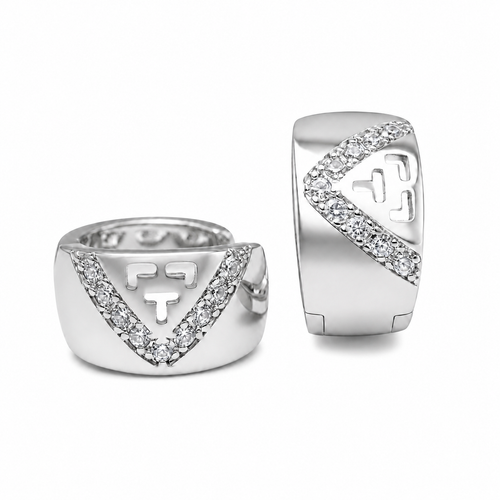 PM026 – Silver Wide CZ V-Line Greek Key Huggie Minđuše