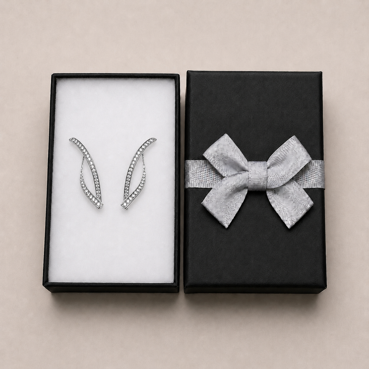 PM014 – Silver Twisted Wave CZ Ear Crawler Minđuše