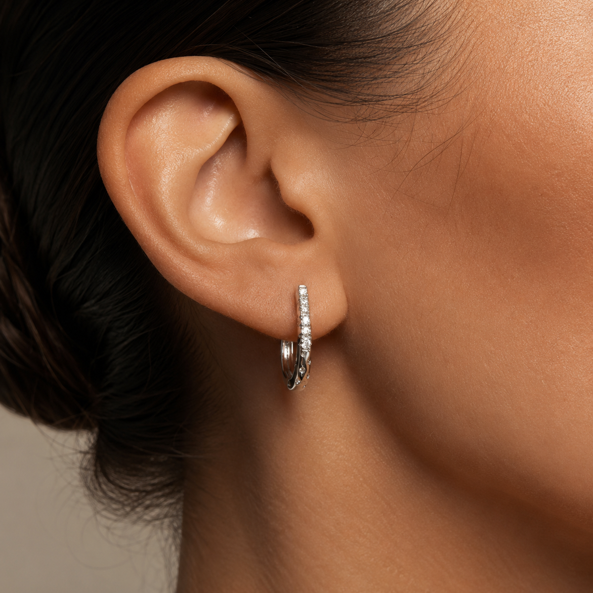 PM038 – Silver D-Hoop Pavé & Bezel CZ Minđuše
