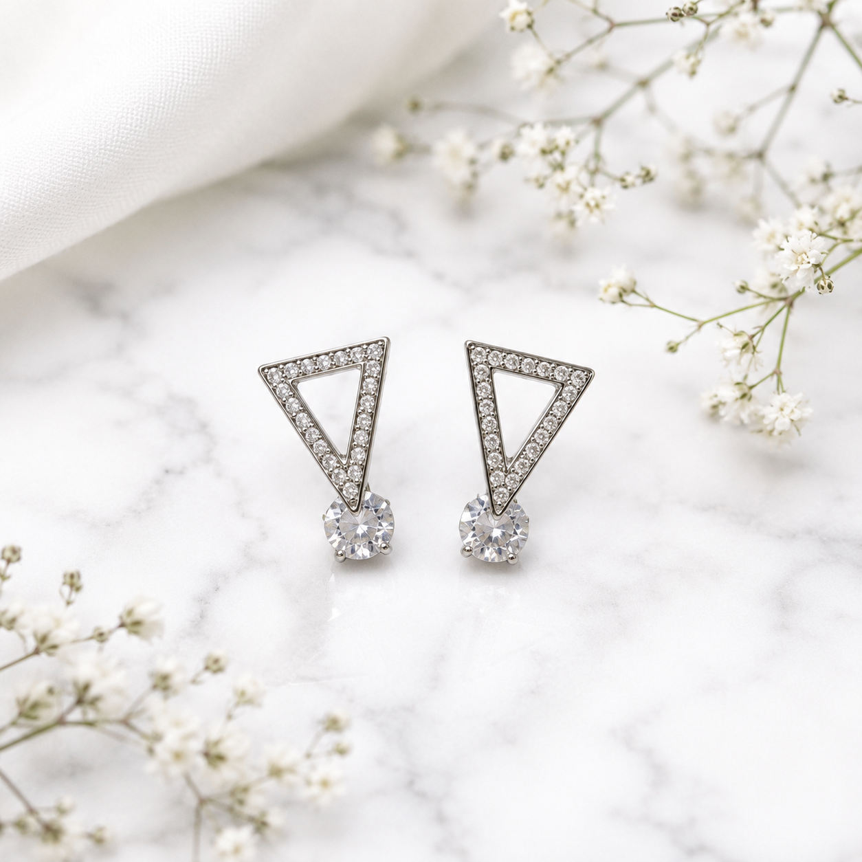 PM031 – Silver Geometric Triangle Dangle CZ Minđuše