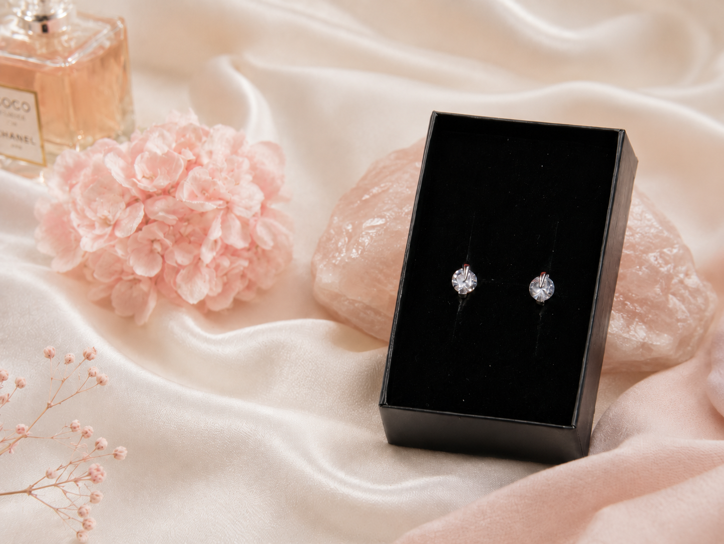 PM034 – Silver Floating Solitaire CZ Huggie Minđuše