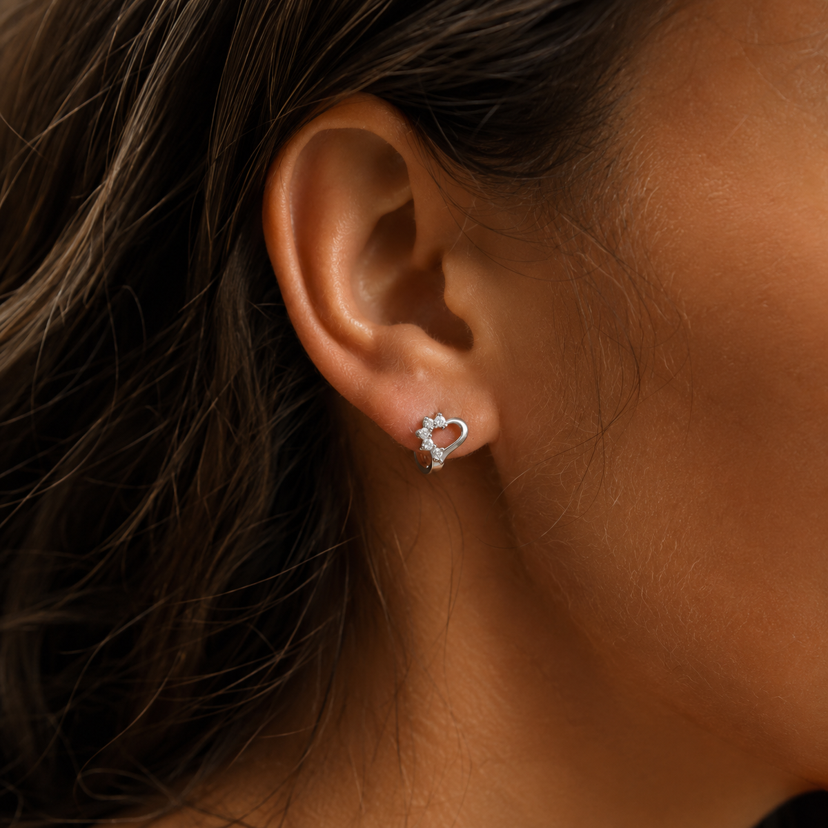 PM035 – Silver Organic CZ Bloom Huggie Minđuše