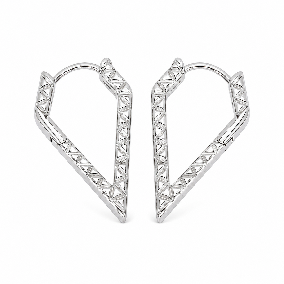 PM067 – Silver Faceted Heart Open Hoop Minđuše