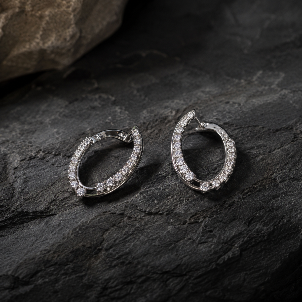 PM050 – Silver Oval Inside-Out Full Pavé Hoop Minđuše