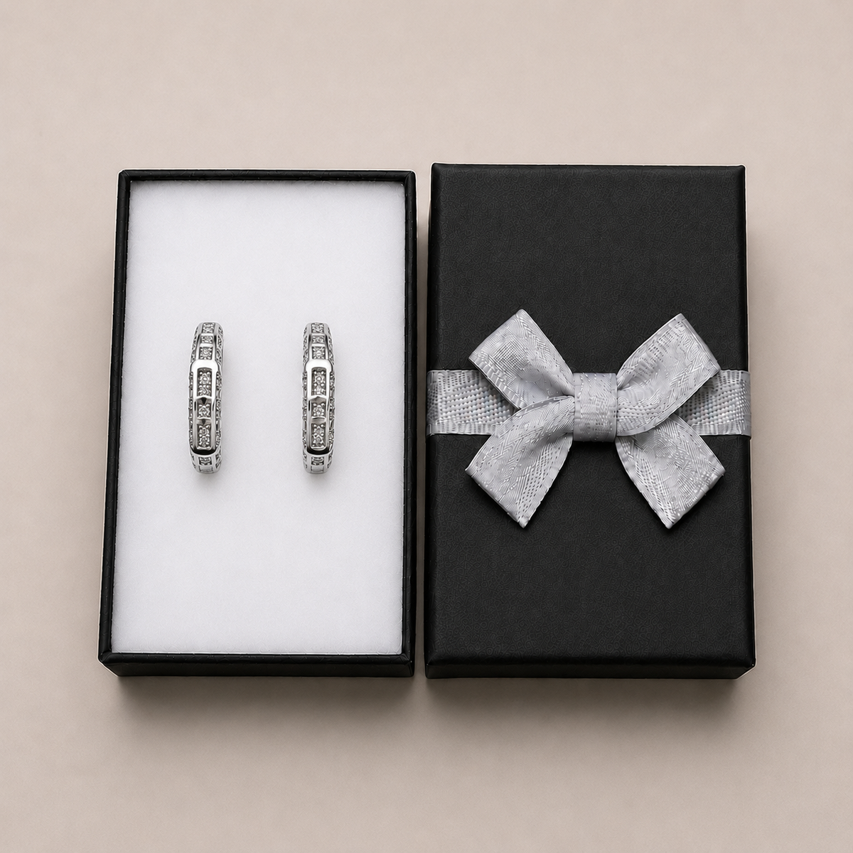 PM053 – Silver Hexagon Pave Minđuše
