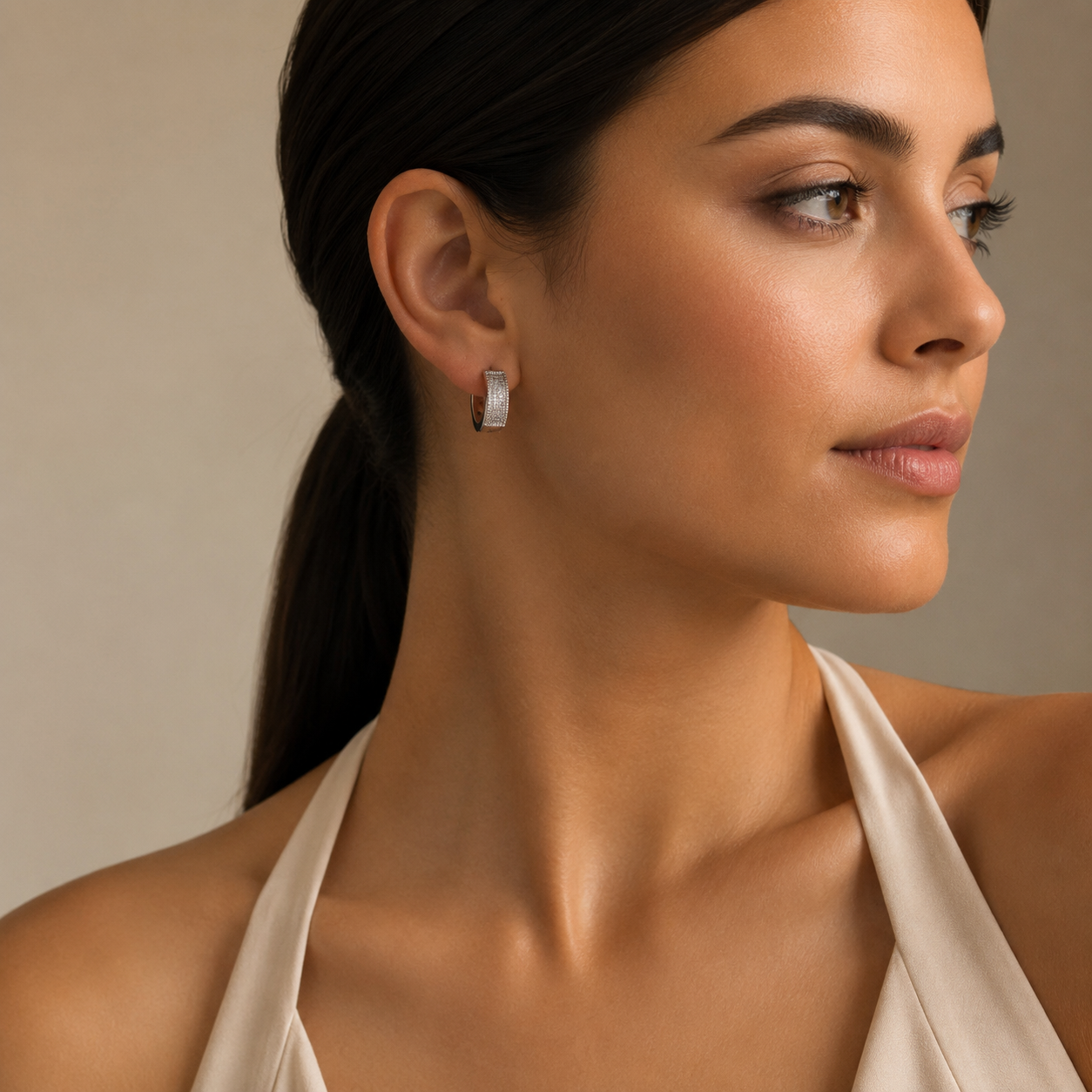 PM054 – Silver Wide Chunky Multi-Row Pavé Huggie Minđuše