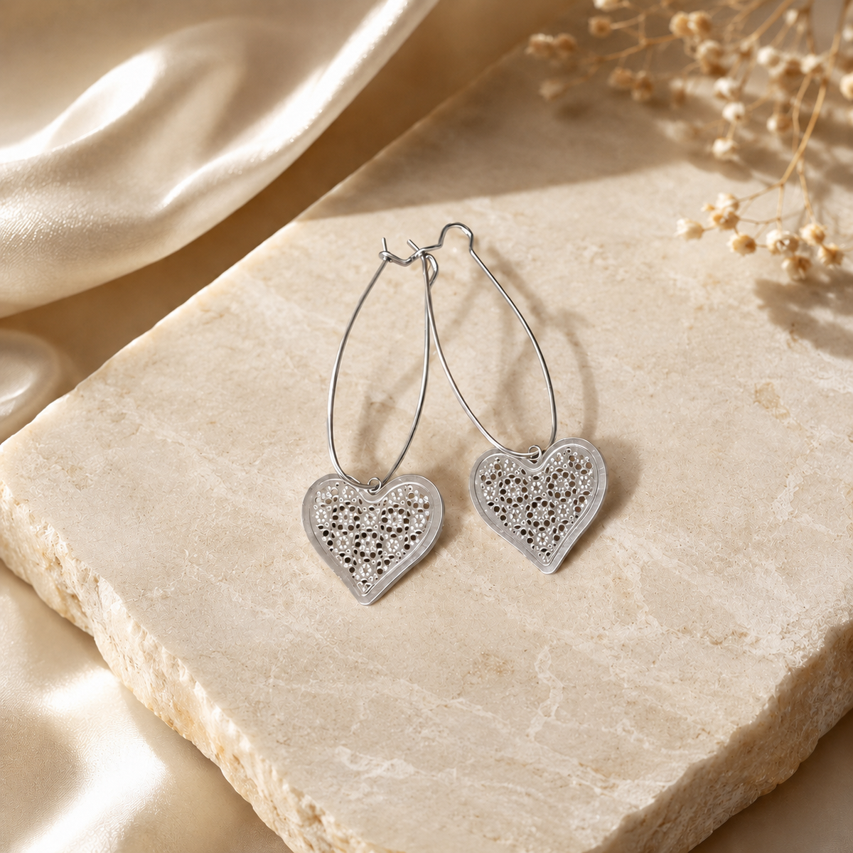 PM057 – Silver Filigree Heart Drop Minđuše