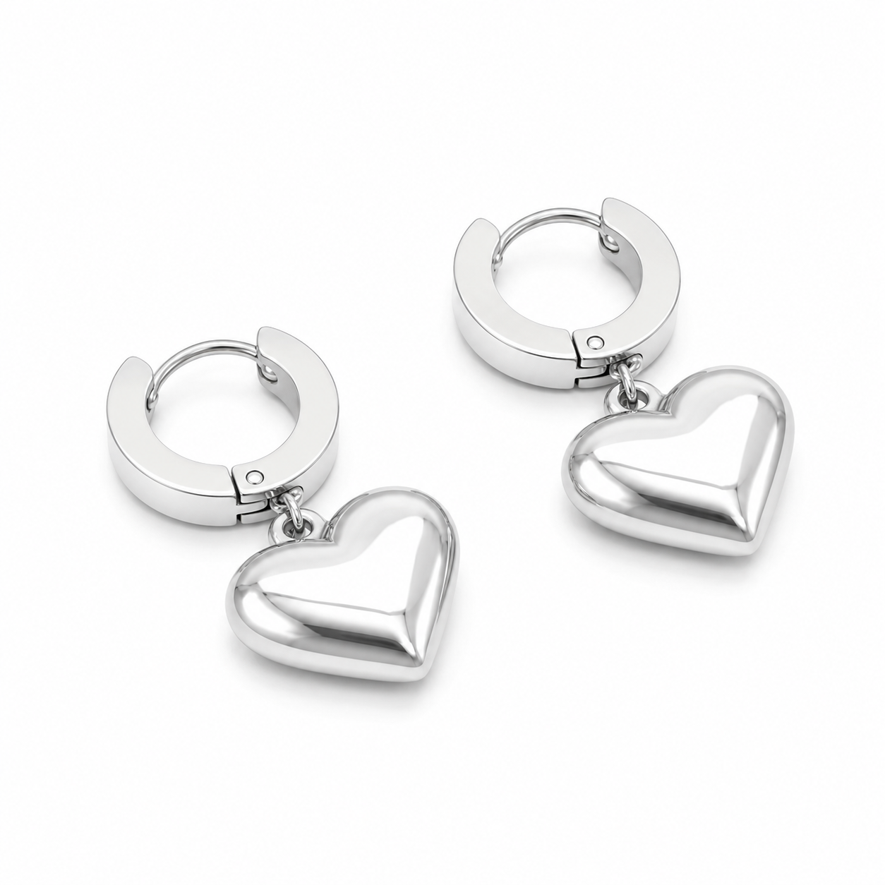 PM058 – Silver 3D Heart Drop Huggie Minđuše