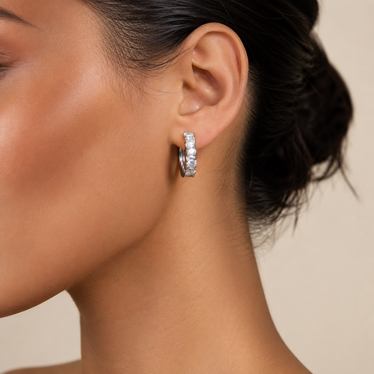 PM049 – Silver Multi CZ Prong Eternity Hoop Minđuše