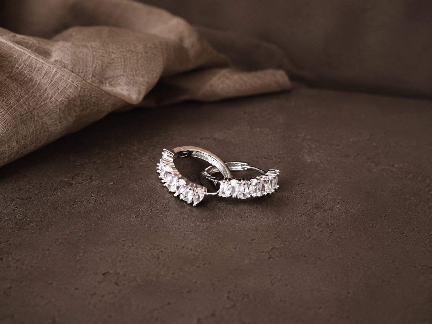 PM049 – Silver Multi CZ Prong Eternity Hoop Minđuše
