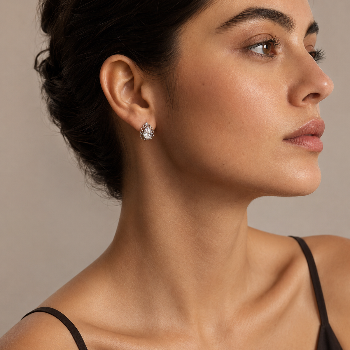 PM089 – Silver Pear Solitaire Scallop Halo Clip-On Minđuše