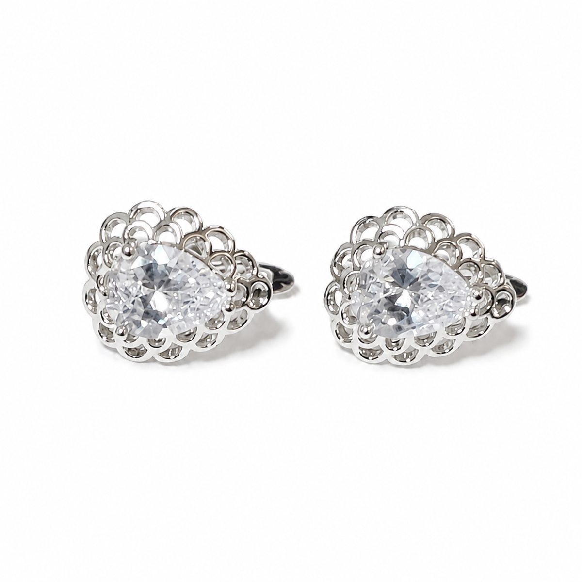 PM089 – Silver Pear Solitaire Scallop Halo Clip-On Minđuše