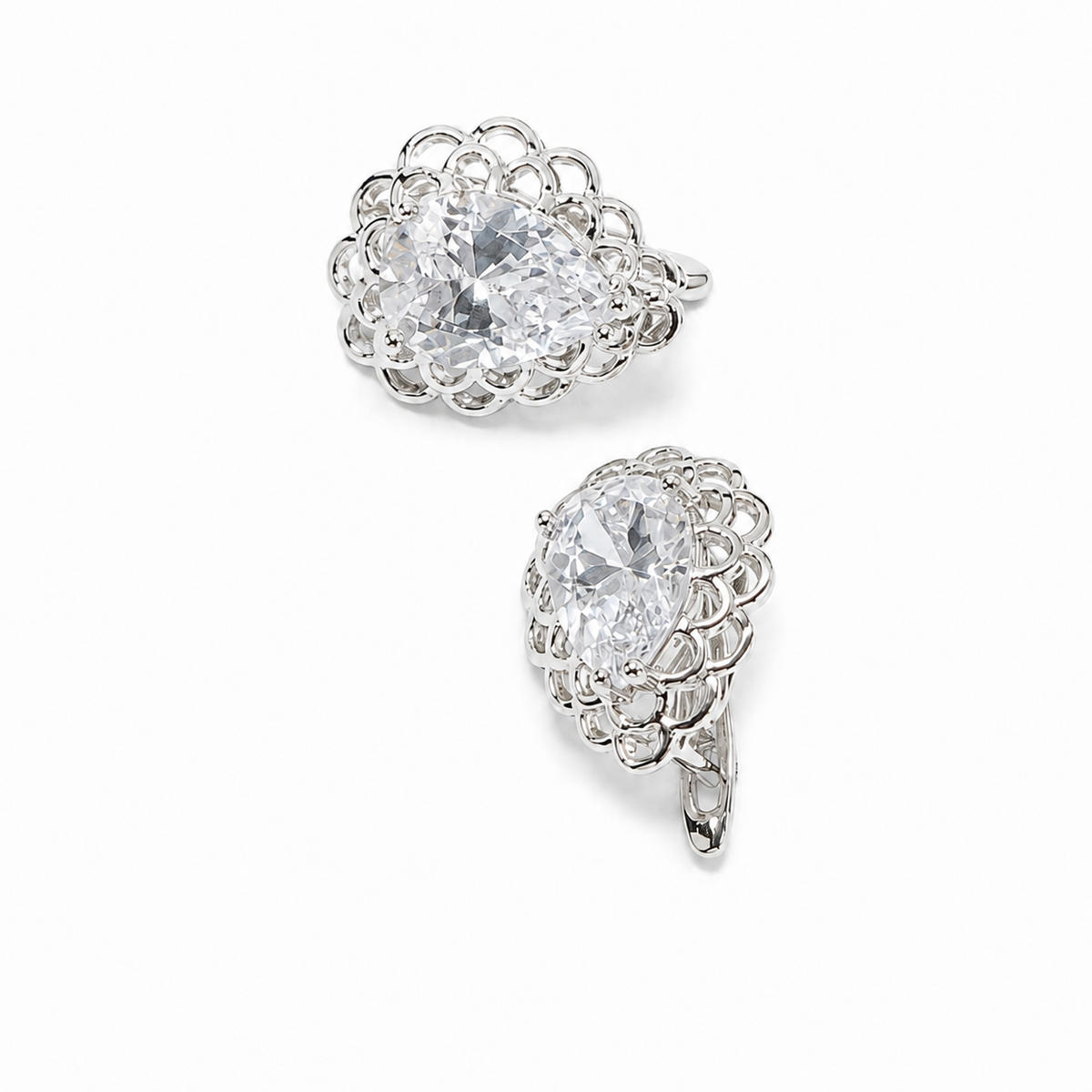 PM089 – Silver Pear Solitaire Scallop Halo Clip-On Minđuše