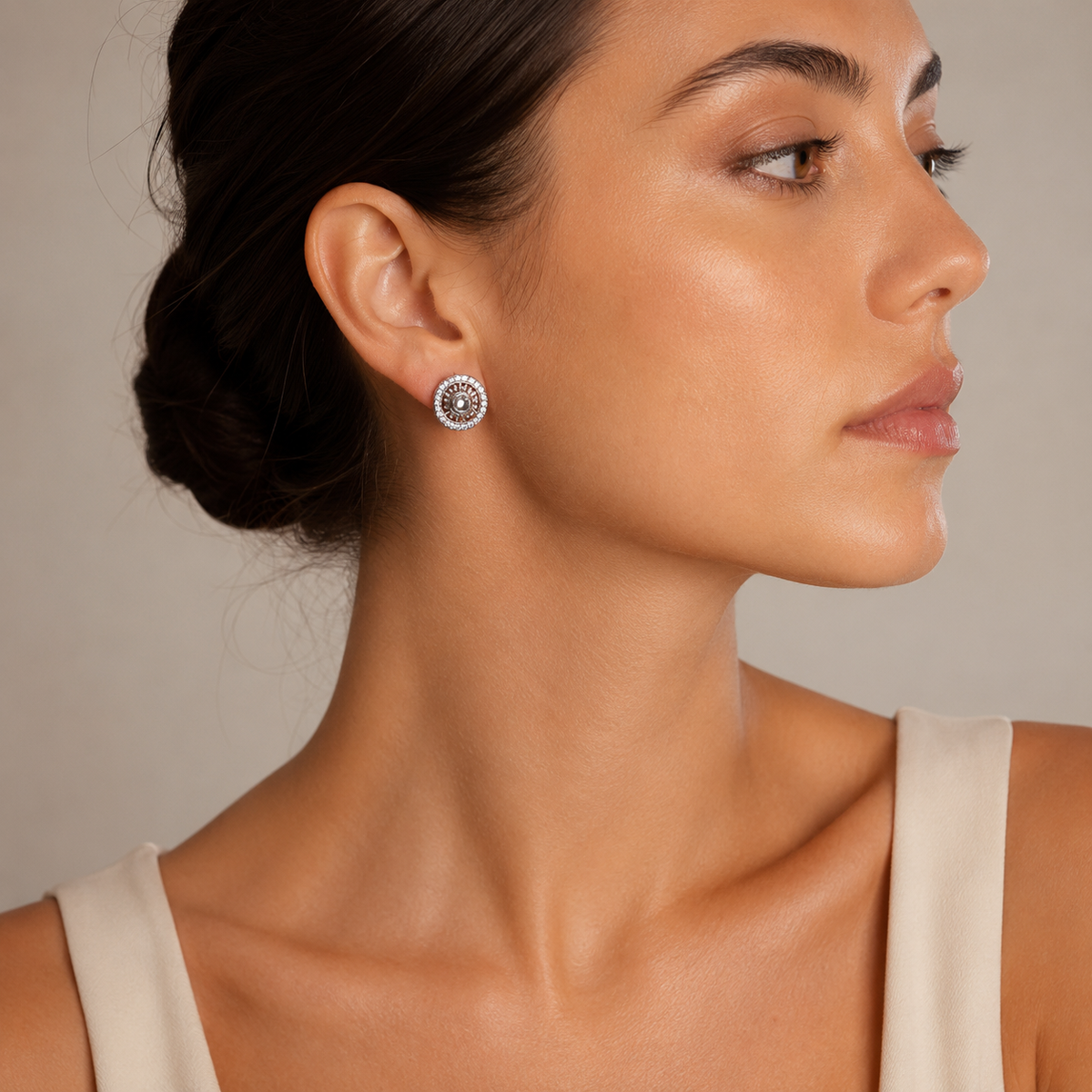 PM092 – Silver Round Pavé Greek Key Halo Clip-On Minđuše