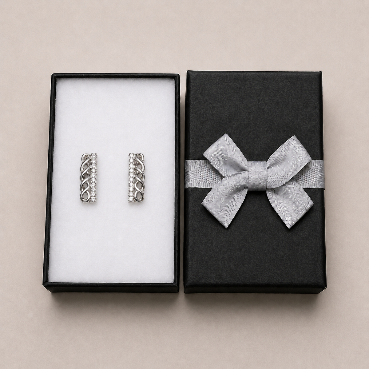 PM093 – Silver Twisted Braid & Pavé Bar Clip-On Minđuše