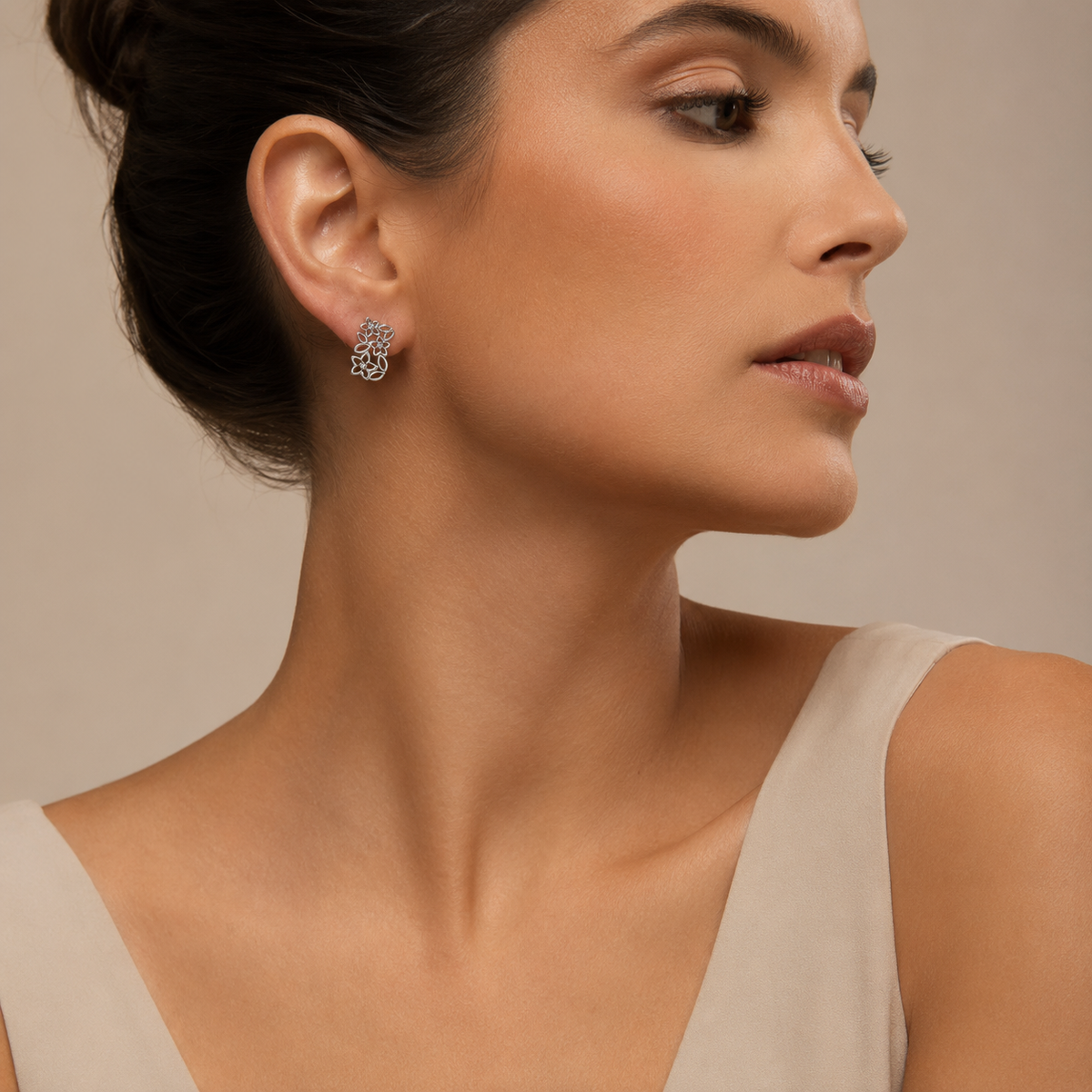 PM094 – Silver Open Floral Cluster Clip-On Minđuše