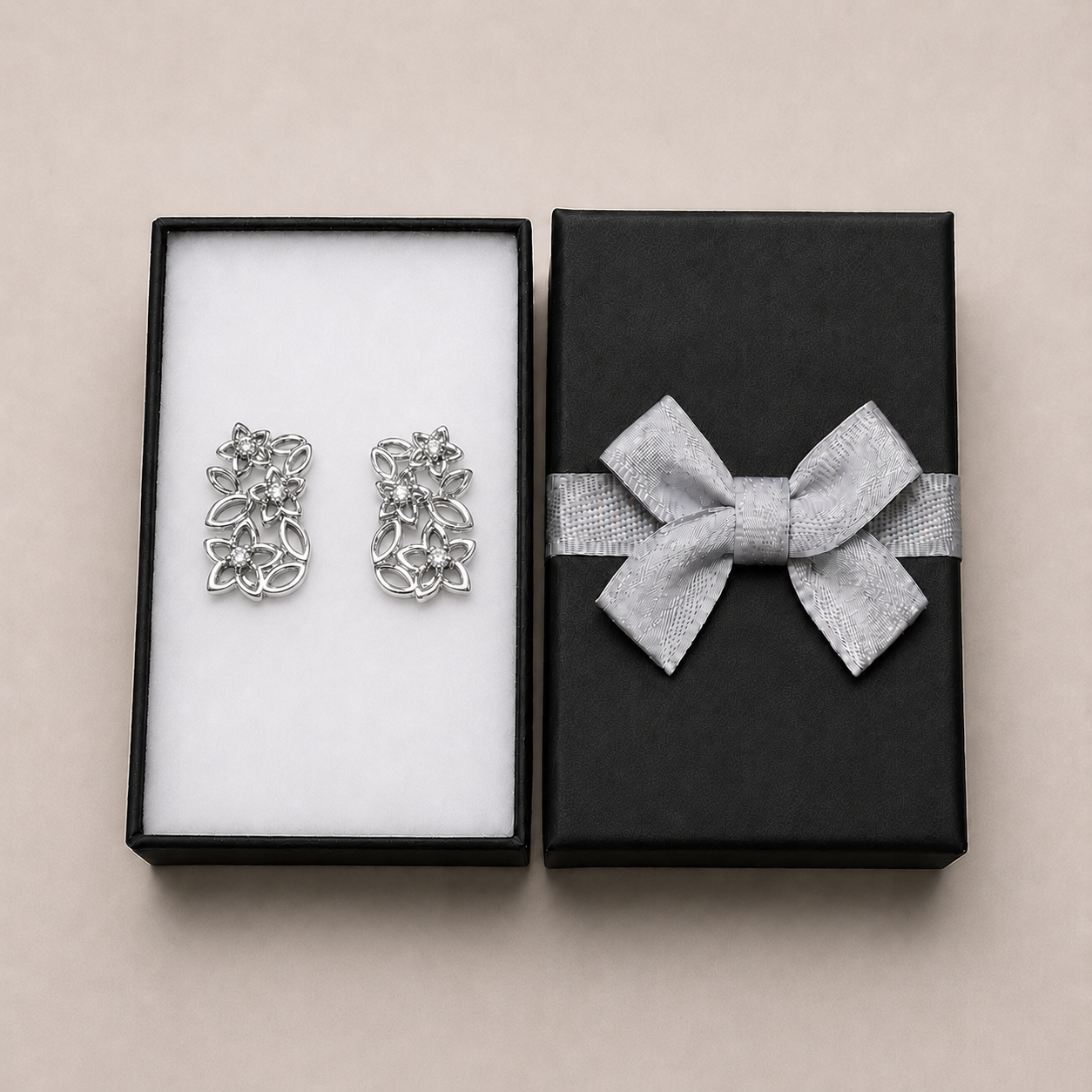 PM094 – Silver Open Floral Cluster Clip-On Minđuše