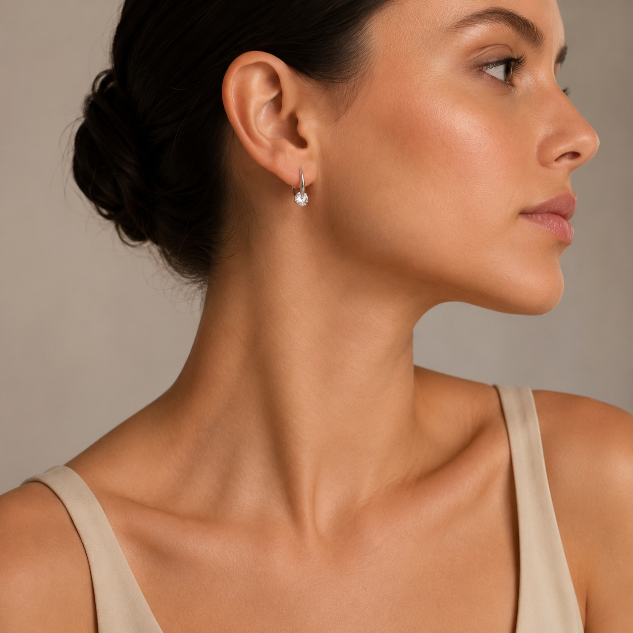 PM096 – Silver Pear Solitaire Wave Lever Back Minđuše