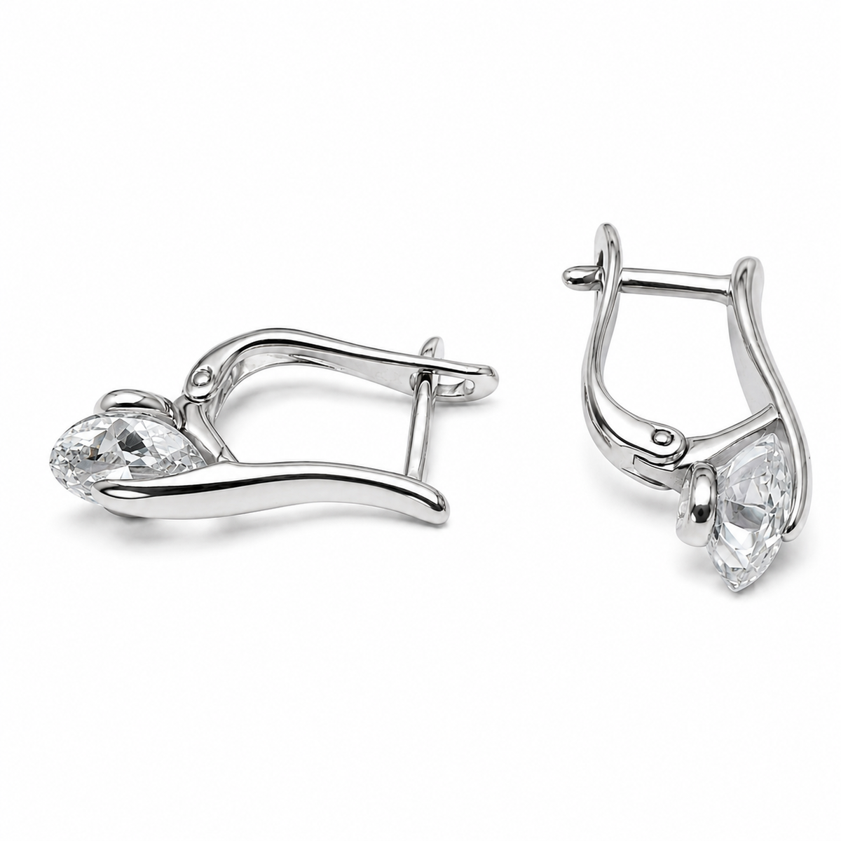 PM096 – Silver Pear Solitaire Wave Lever Back Minđuše