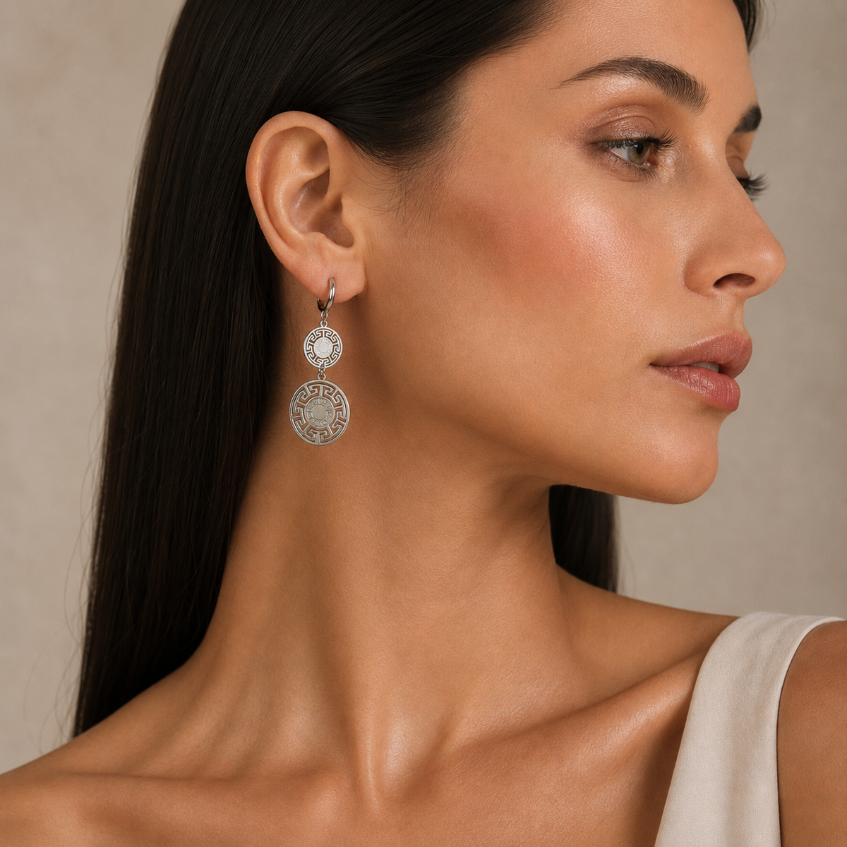PM072 – Silver Meander Medallion Dangle Minđuše