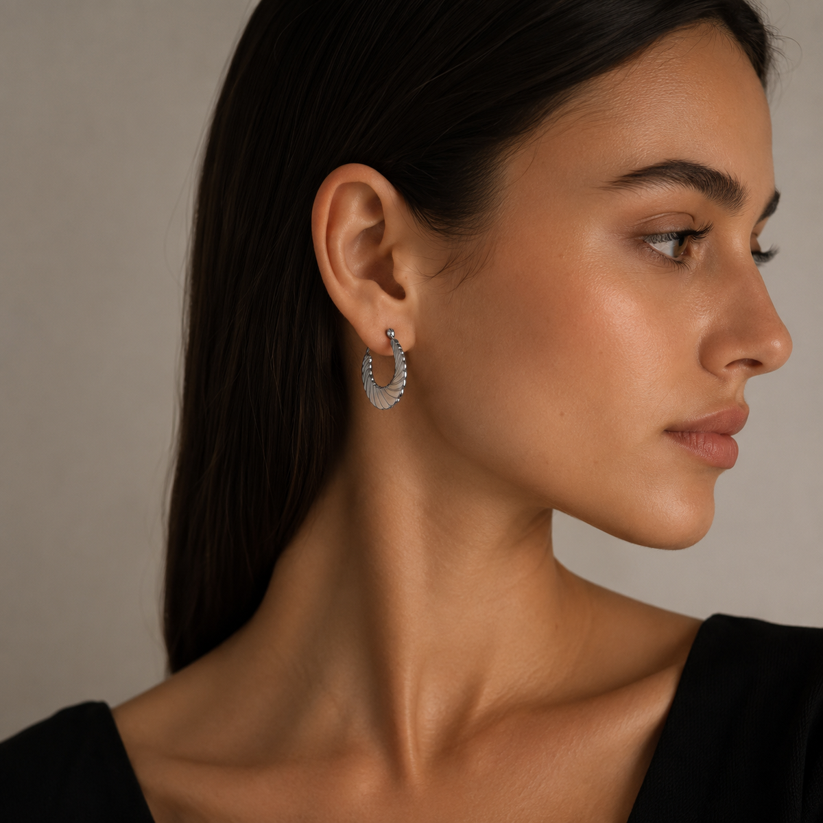 PM083 – Silver Twisted Scallop Hoop Minđuše