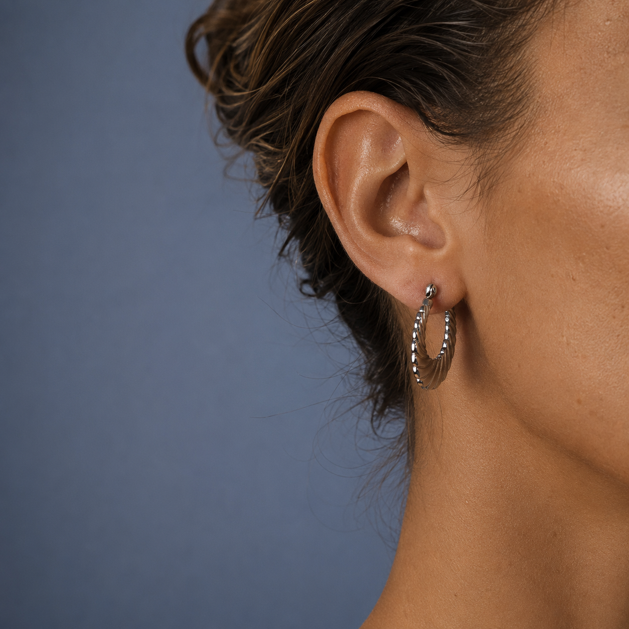 PM083 – Silver Twisted Scallop Hoop Minđuše