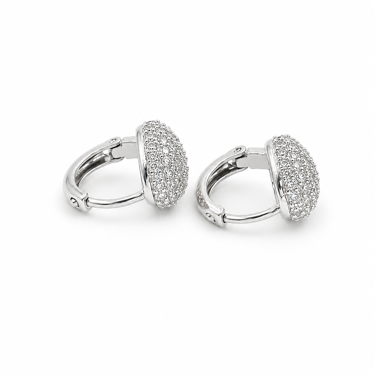 PM084 – Silver Full CZ Pebble Huggie Minđuše – pogled sa strane