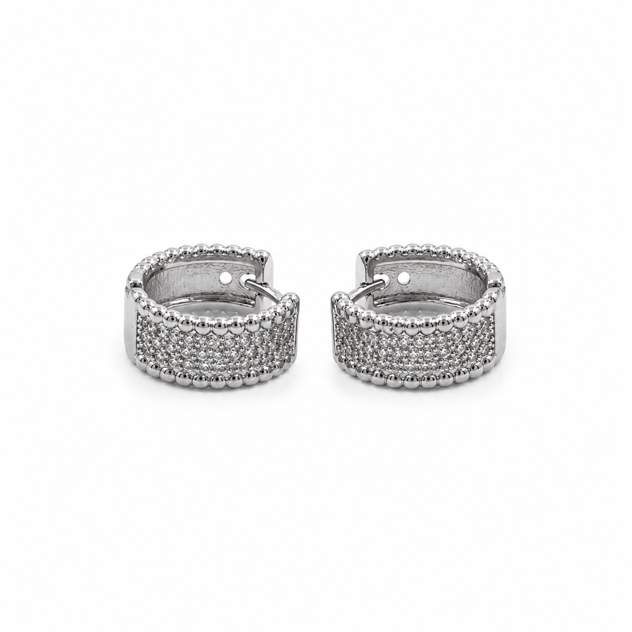 PM085 – Silver Beaded Border Pavé Huggie Minđuše