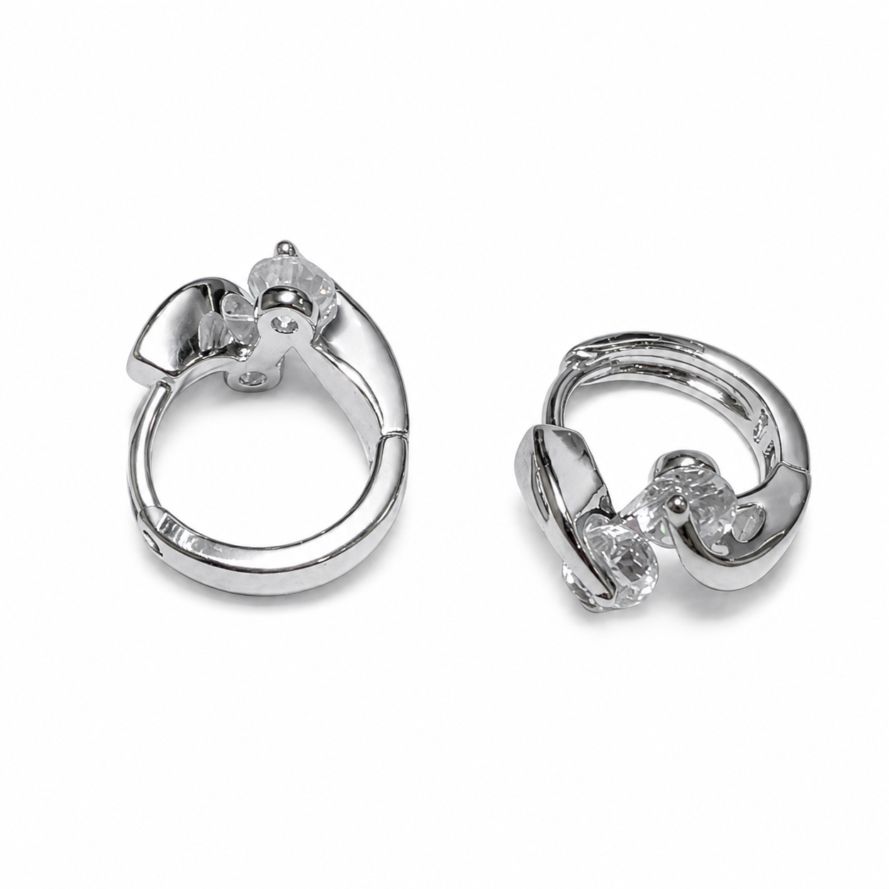 PM098 – Silver Two Stone Crossover Huggie Minđuše
