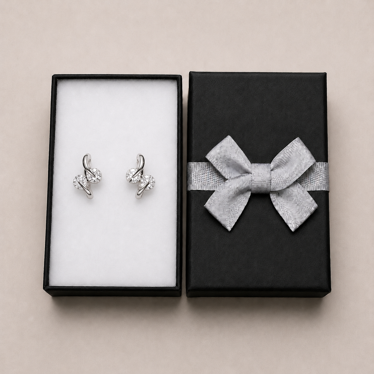 PM098 – Silver Two Stone Crossover Huggie Minđuše