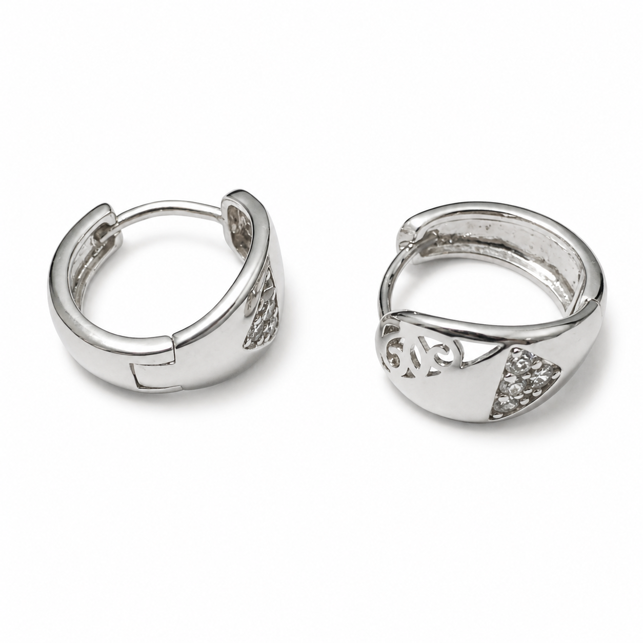 PM102 – Silver Arabesque Pavé Wide Huggie Minđuše
