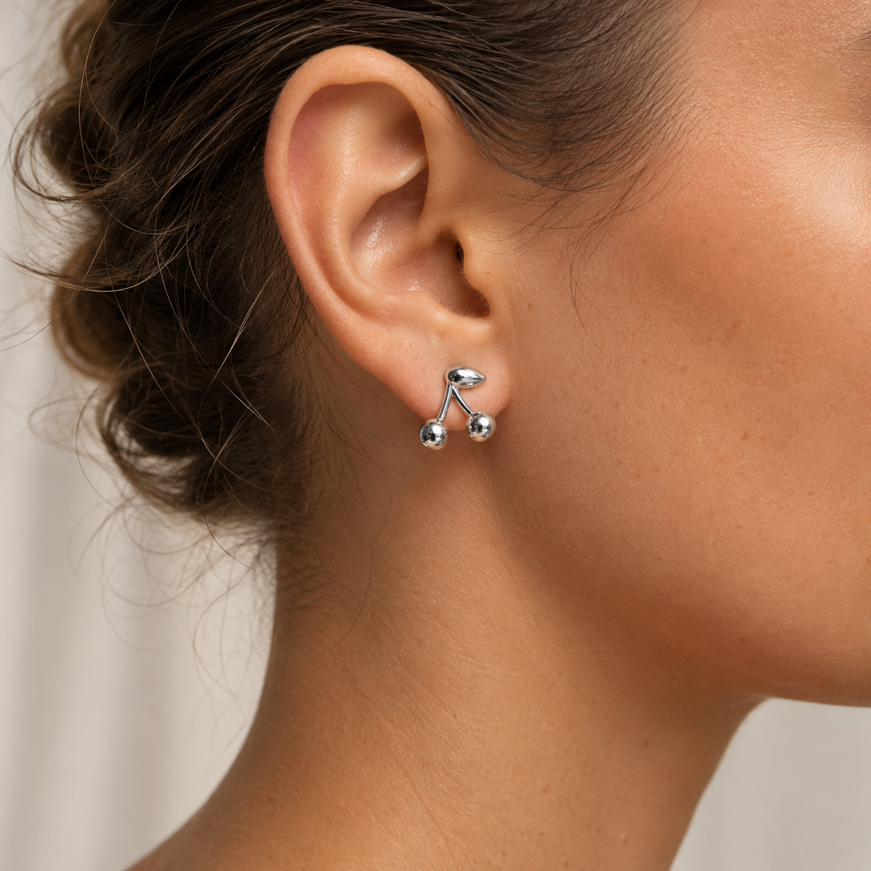 PM106 – Silver Sweet Cherry Sculptural Stud Minđuše