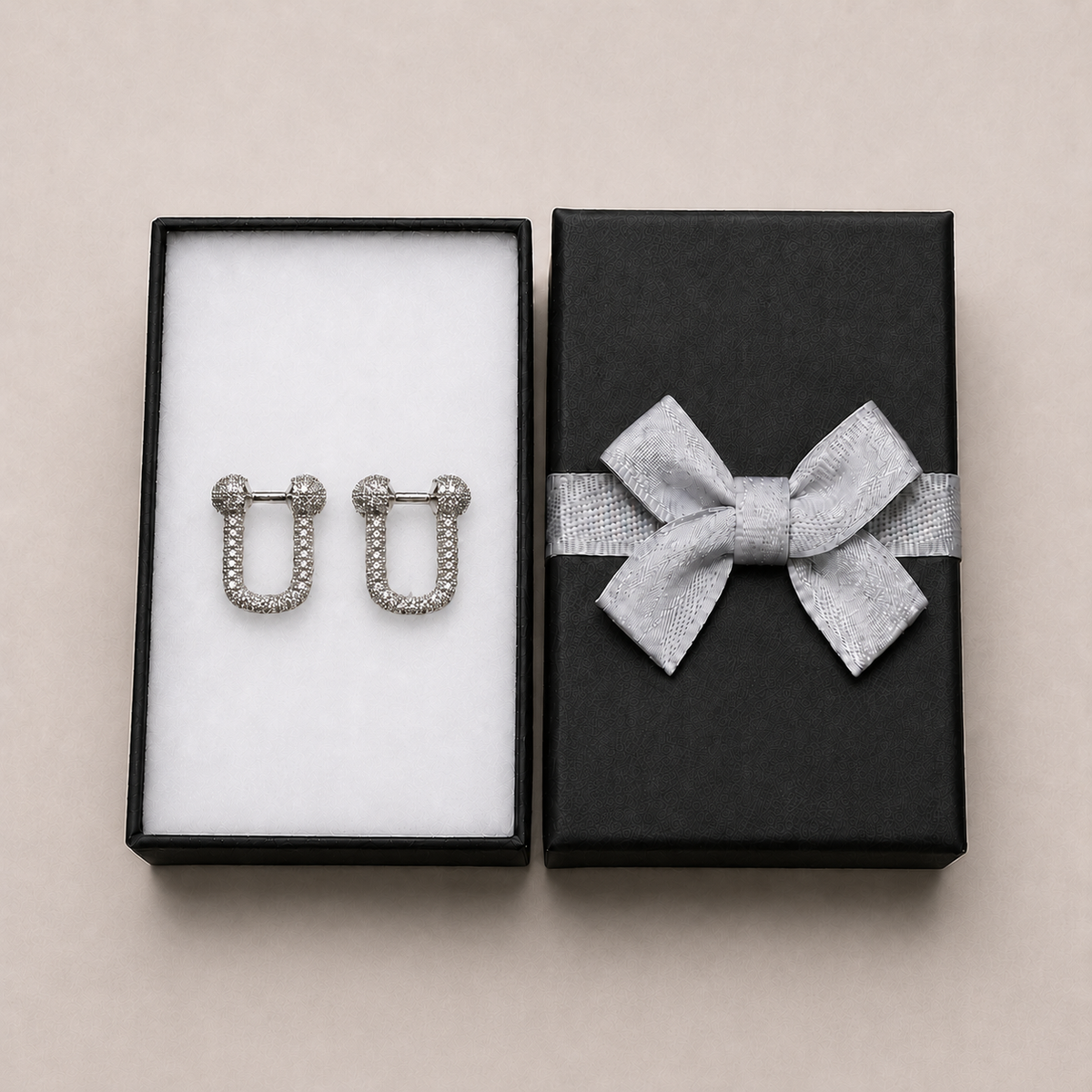 PM107 – Silver Pavé Ball-End Sculptural Huggie Minđuše