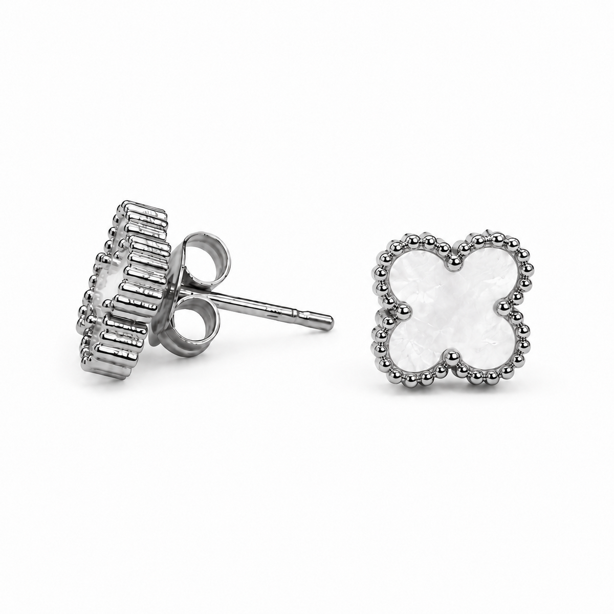PM112 – Silver S White Four-Leaf Clover Stud Minđuše